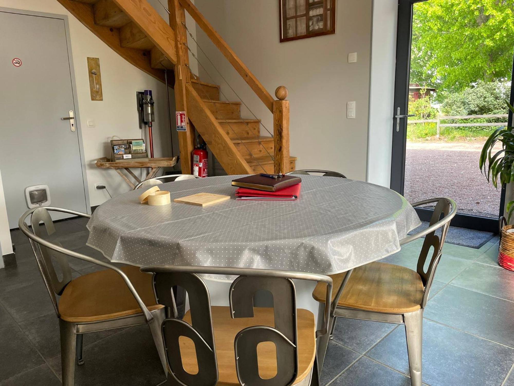 La Grange Aux Hirondelles - Appartement Complet Et Independant Commelle-Vernay Dış mekan fotoğraf