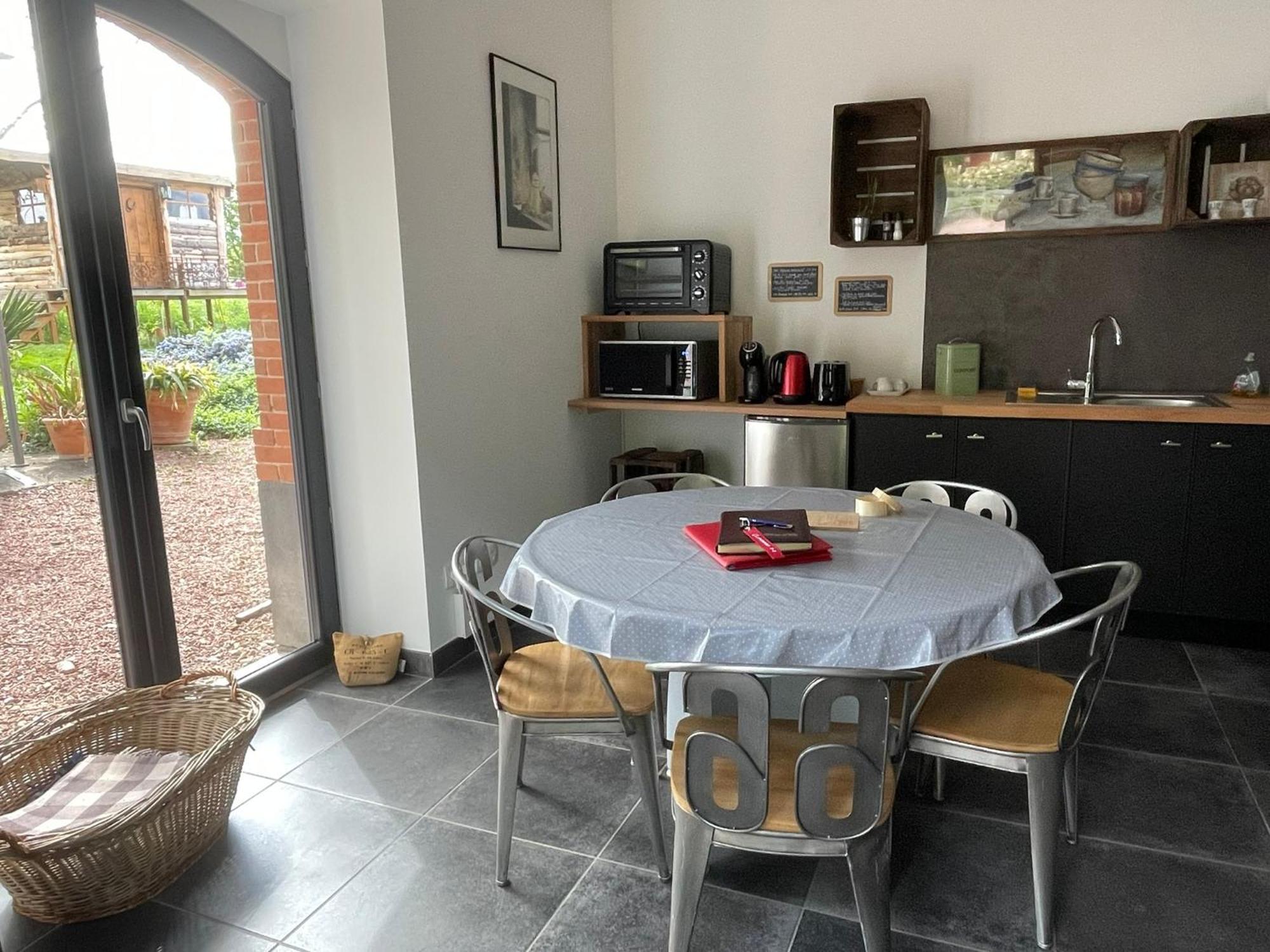 La Grange Aux Hirondelles - Appartement Complet Et Independant Commelle-Vernay Dış mekan fotoğraf