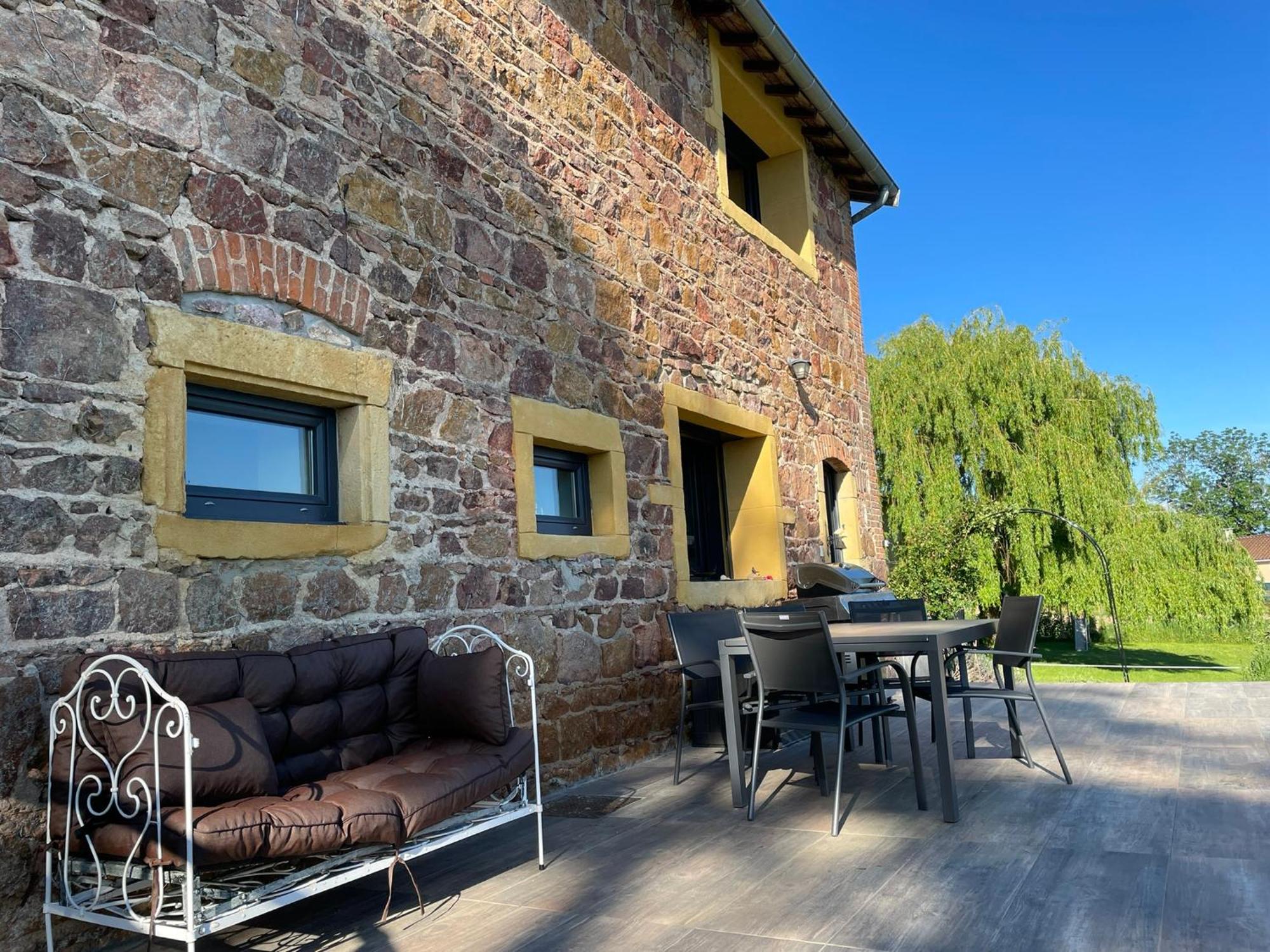 La Grange Aux Hirondelles - Appartement Complet Et Independant Commelle-Vernay Dış mekan fotoğraf